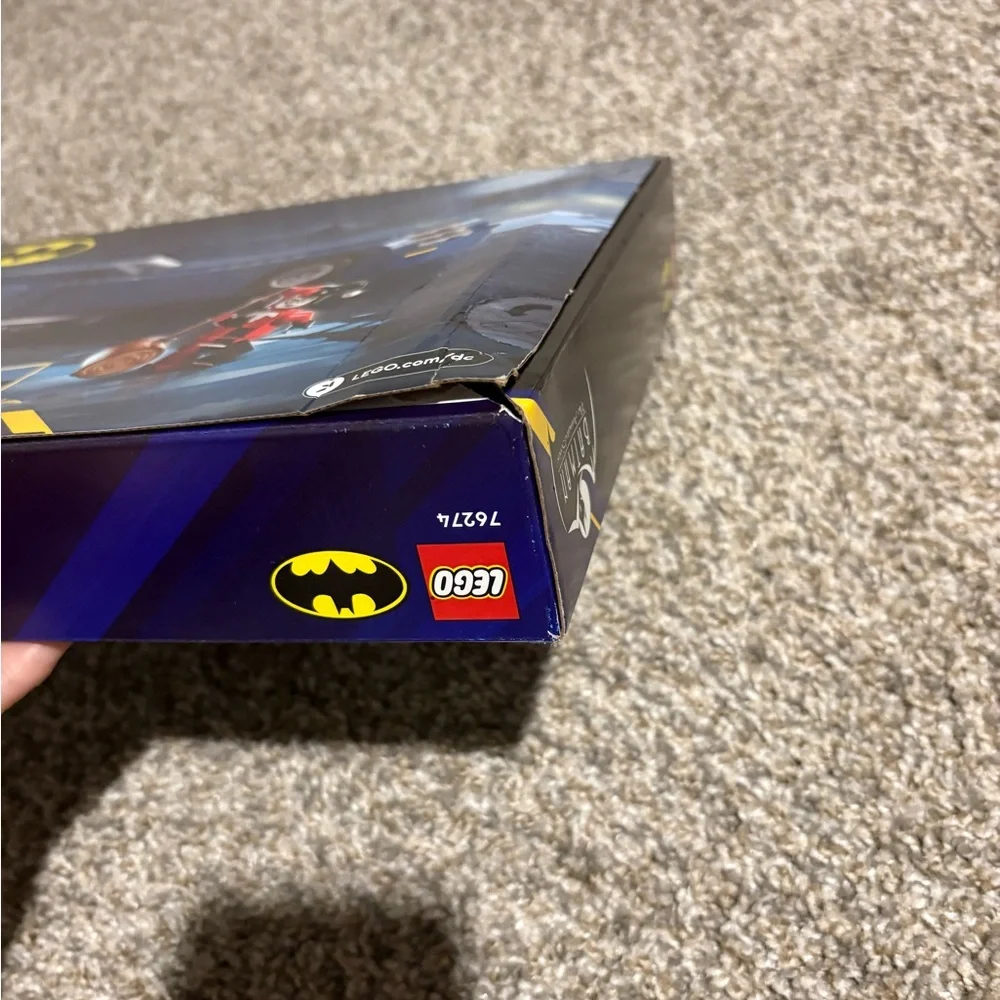 LEGO Super Heroes Batmobile Batman vs. Harley Quinn & Mr. Freeze Set 76274 - Picture 2 of 7
